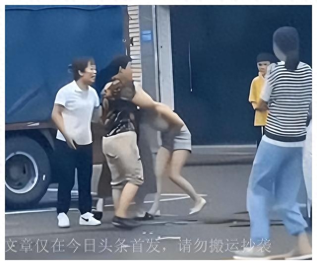 女人 出轨_出轨女人心里想法_出轨女人手相